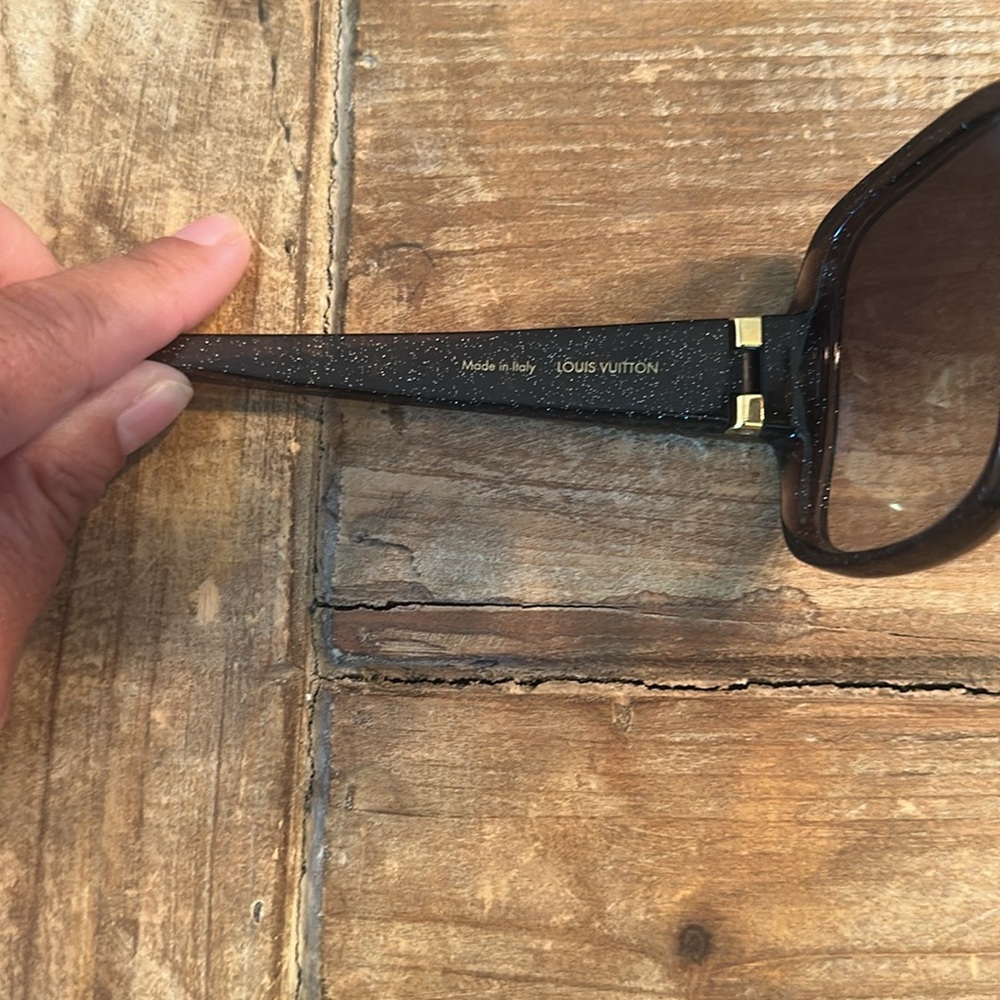 Louis Vuitton Black and Gold Sunglasses - Picture 4 of 6